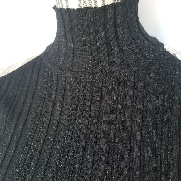 Vermani cold shoulder top - Picture 3 of 4